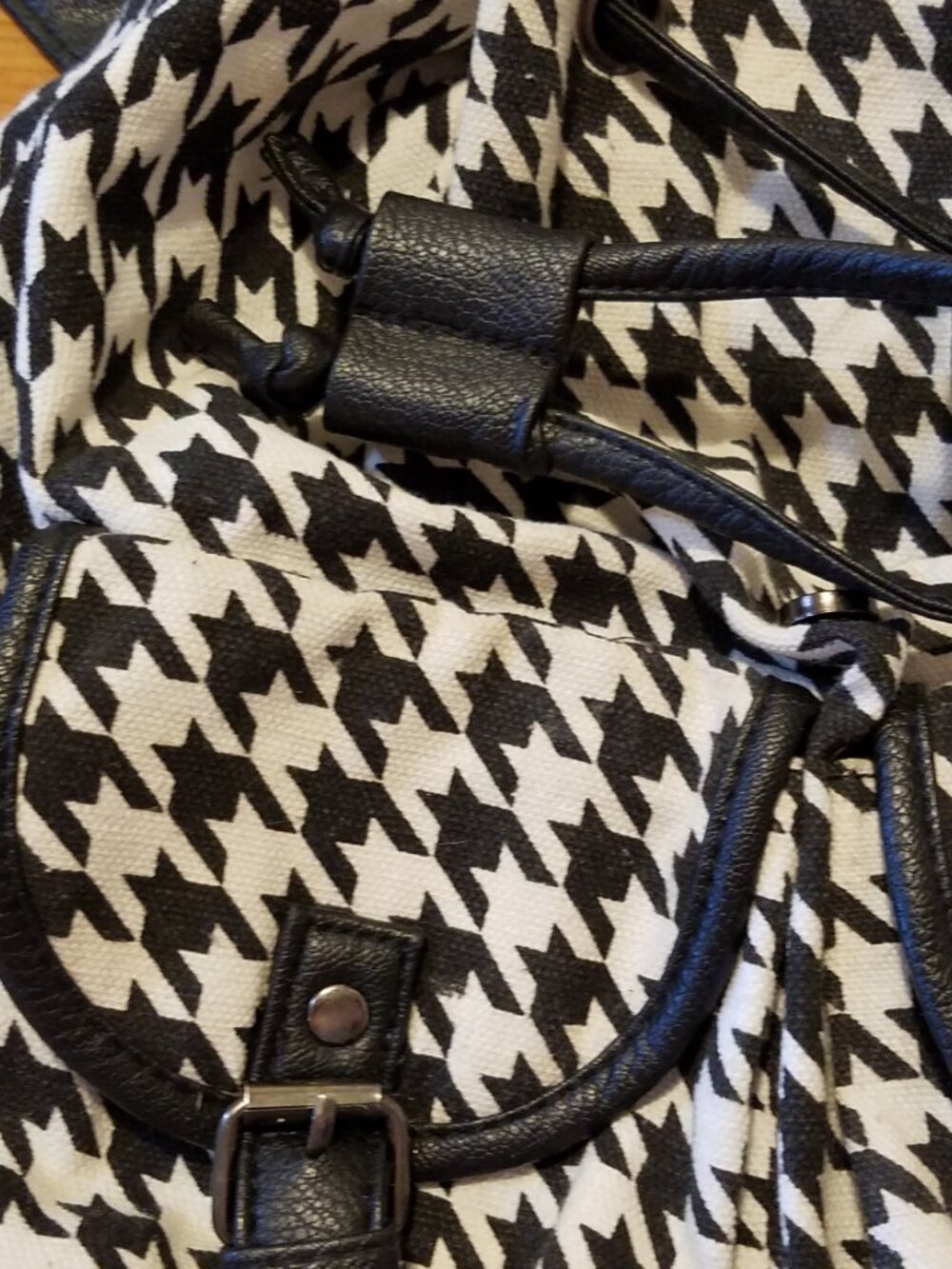 Fashionable backpack - houndstooth pattern! - Picture 11 of 15